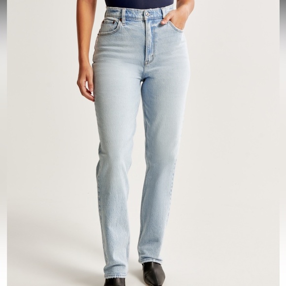 Abercrombie Curve Love Ultra High Rise 90's Straight Jean - Picture 2 of 10